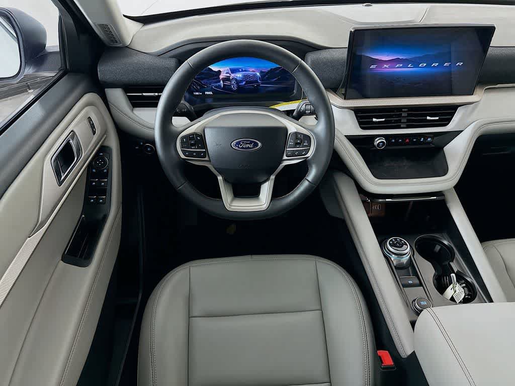 Certified 2025 Ford Explorer Active w/ Active Comfort Package RWD image 10