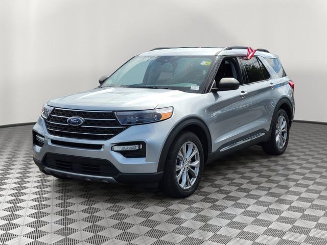 Certified 2023 Ford Explorer XLT w/ Equipment Group 202A RWD image 3