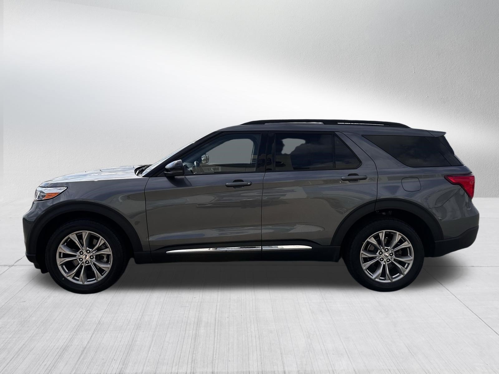 Certified 2024 Ford Explorer XLT w/ Equipment Group 202A AWD/4WD image 4