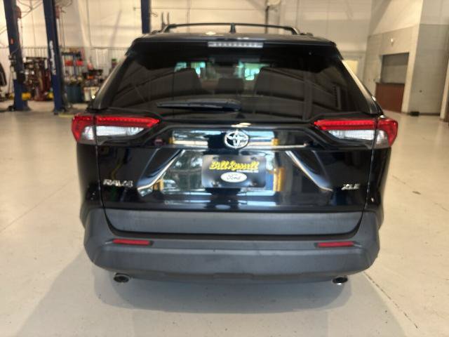 Used 2022 Toyota RAV4 XLE Premium FWD image 6