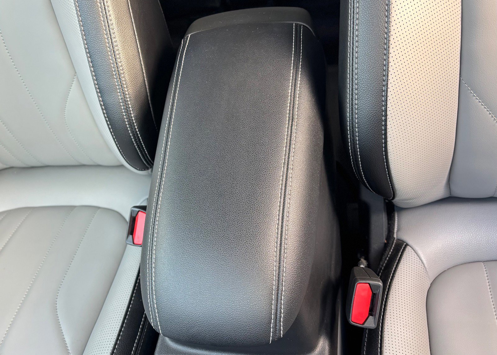 Certified 2025 Ford Escape Platinum w/ Premium Technology Package image 49