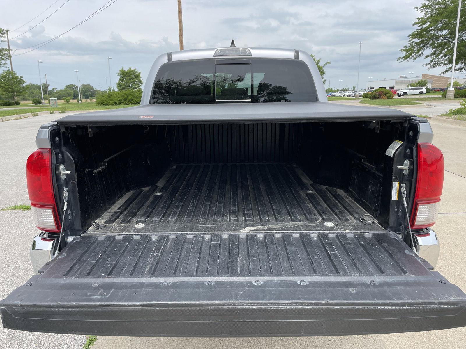 Used 2020 Toyota Tacoma SR5 AWD/4WD image 34