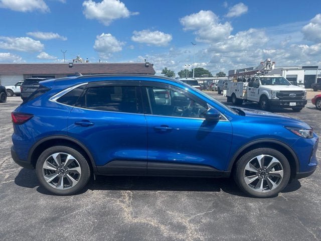 Certified 2023 Ford Escape Platinum AWD/4WD image 4