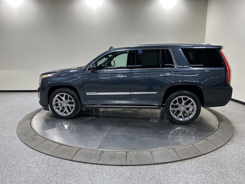 Used 2020 Cadillac Escalade Platinum image 2
