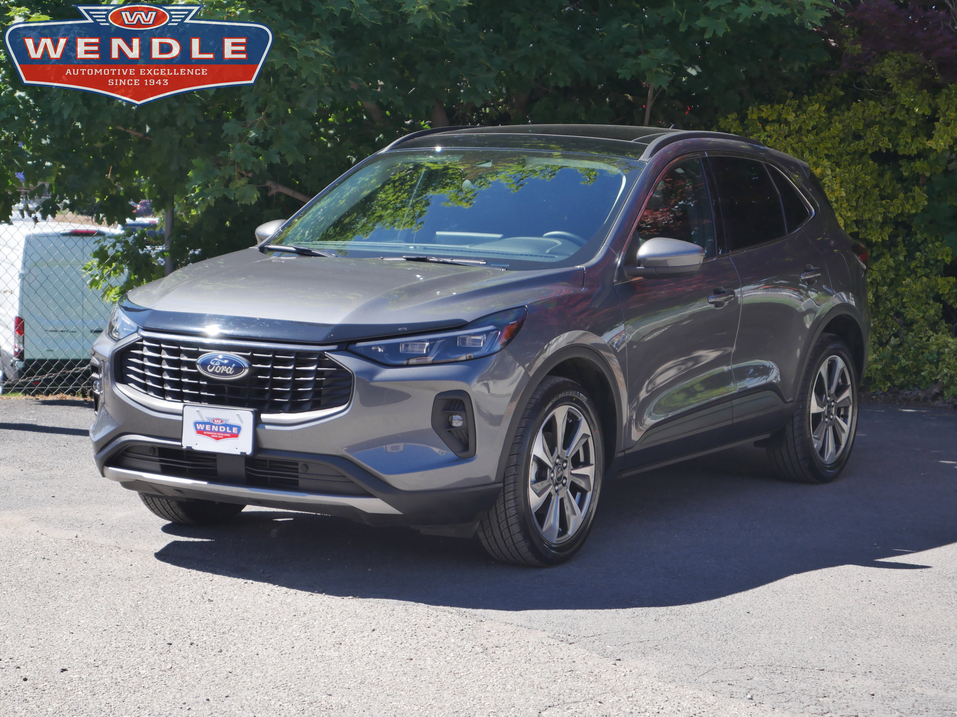 Certified 2025 Ford Escape Platinum AWD/4WD image 1