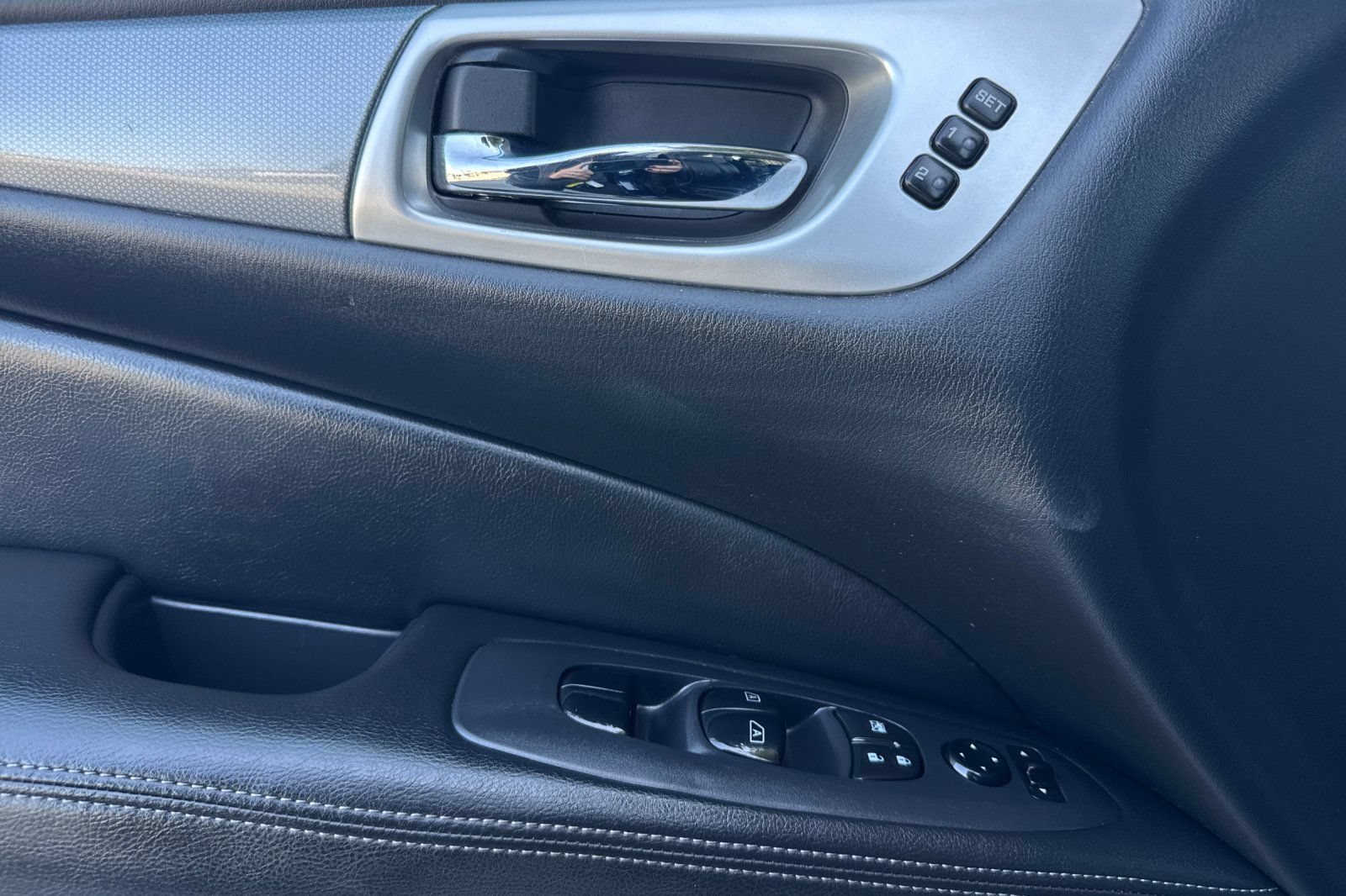 Used 2020 Nissan Pathfinder SL FWD image 10