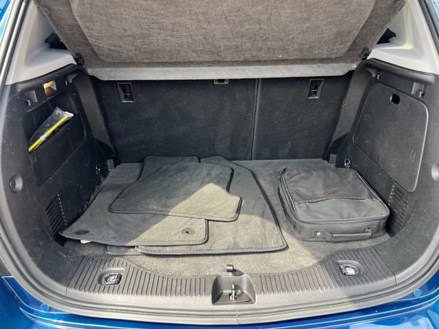 Used 2019 Chevrolet Trax LT w/ Sun & Sound Package FWD image 24