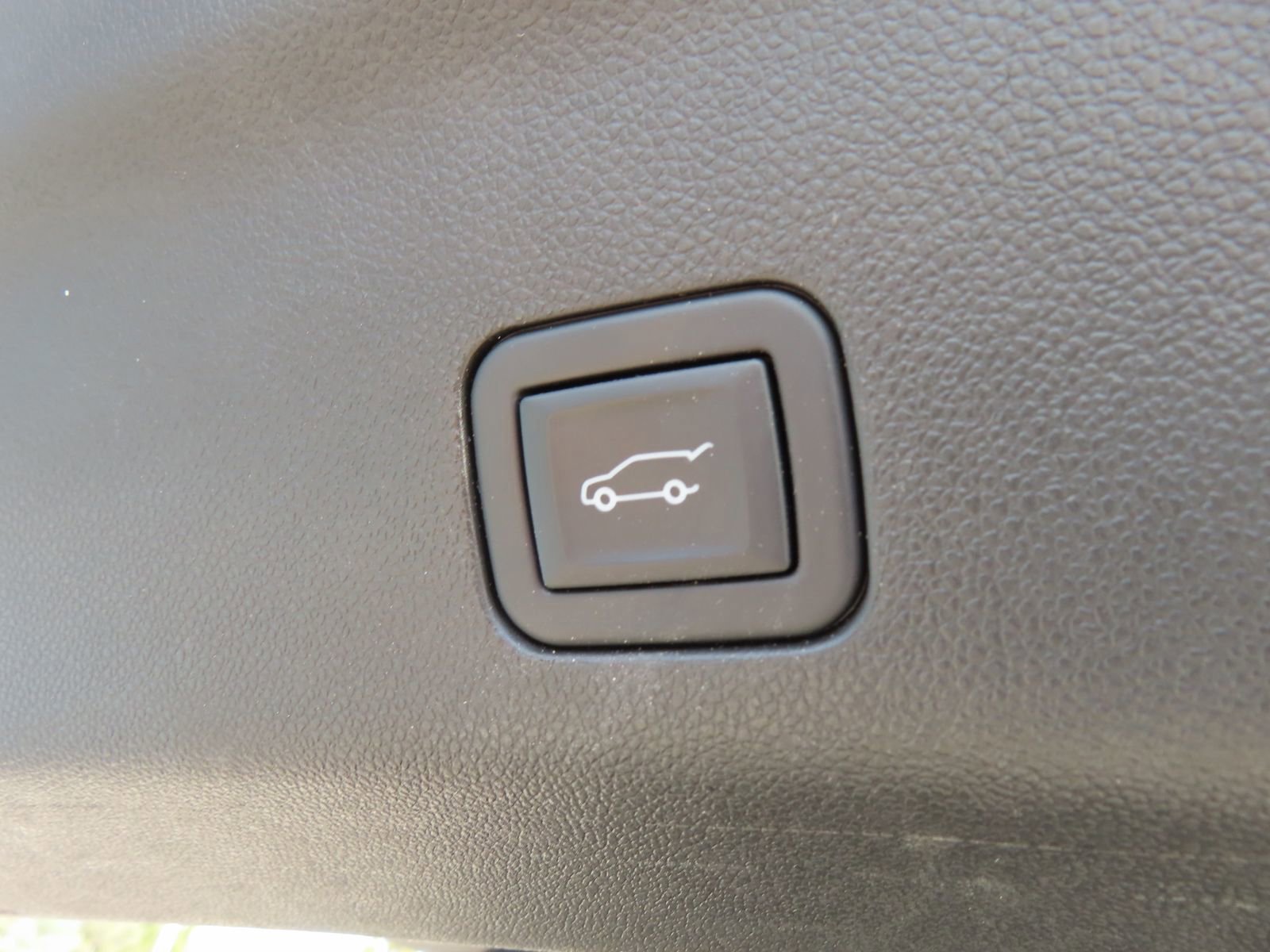 Used 2023 Chevrolet Tahoe RST w/ Luxury Package image 39