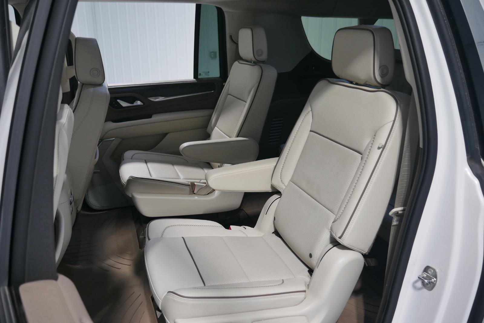 Used 2023 GMC Yukon XL Denali image 11