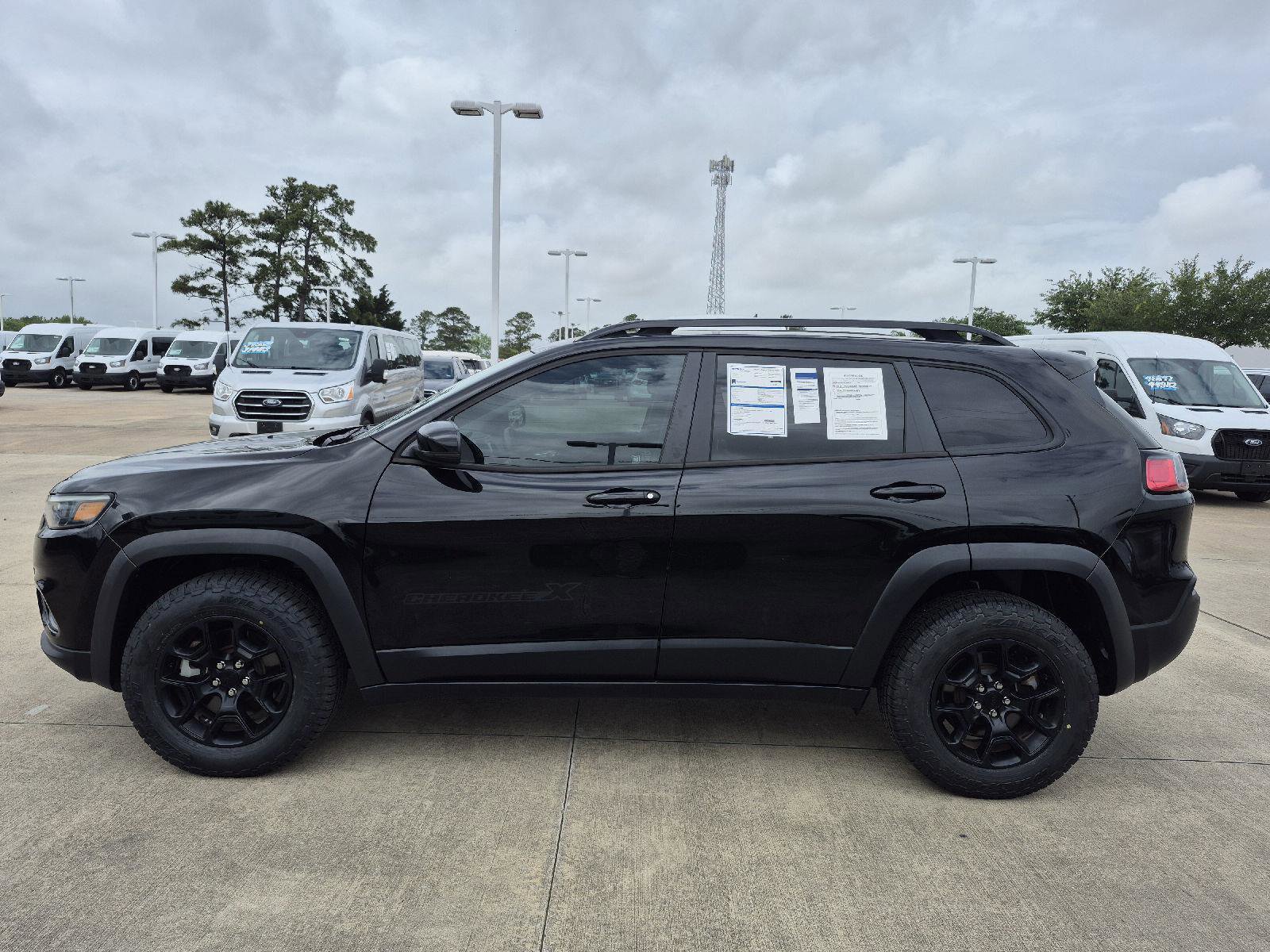 Used 2022 Jeep Cherokee Latitude AWD/4WD image 2