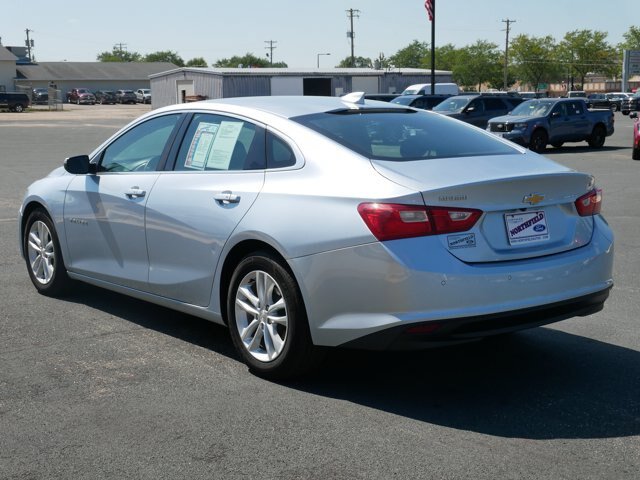 Used 2017 Chevrolet Malibu LT w/ Driver Confidence Package FWD image 6