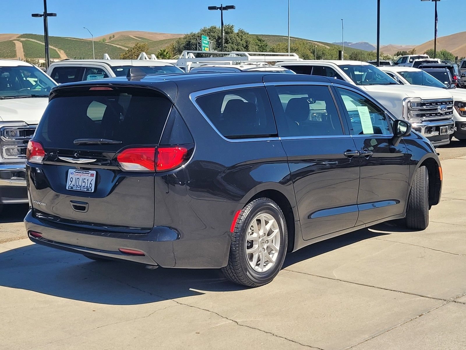 Used 2024 Chrysler Voyager LX FWD image 4