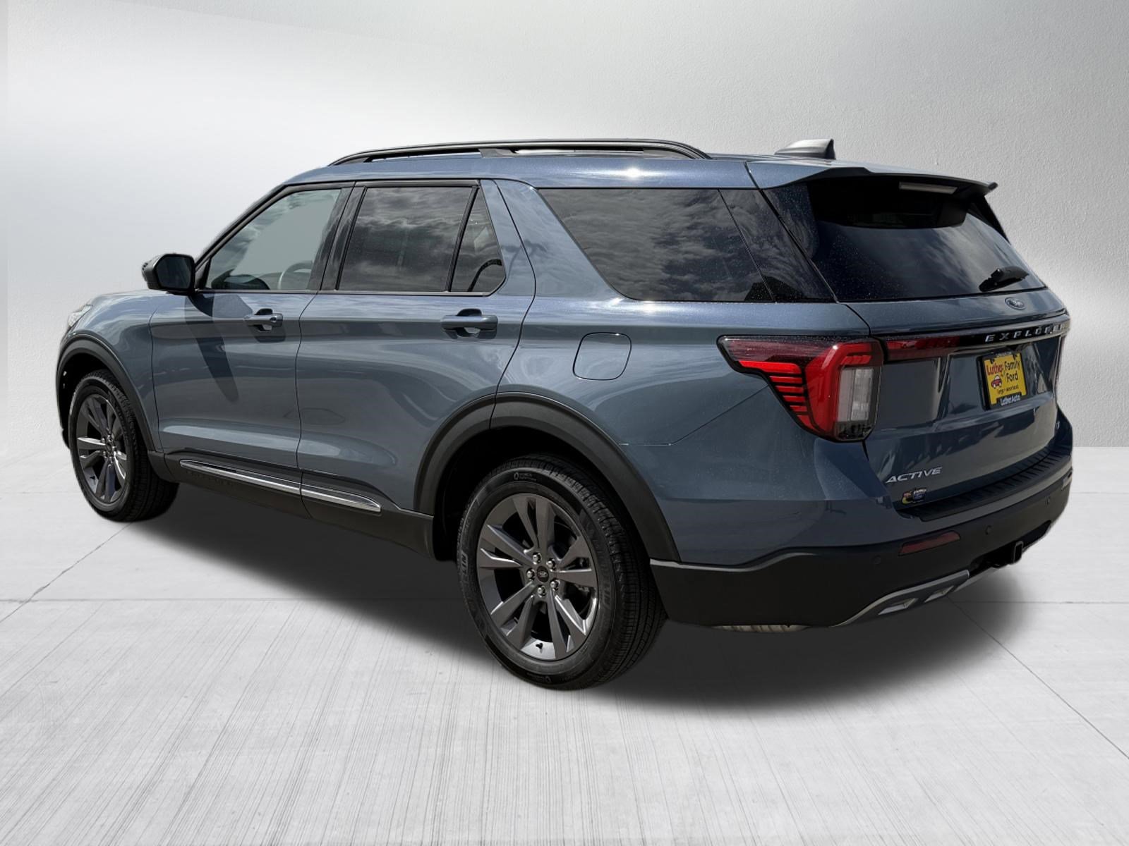 Certified 2025 Ford Explorer Active w/ Active Comfort Package AWD/4WD image 3