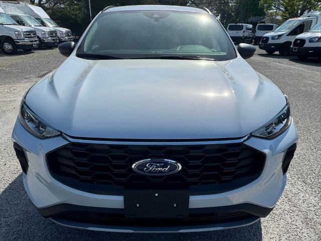 Certified 2025 Ford Escape ST-Line w/ Tech Pack #1 AWD/4WD image 2