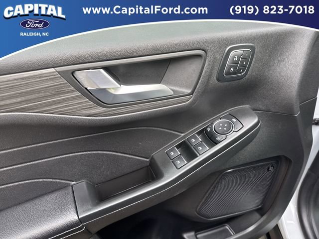 Certified 2025 Ford Escape SE w/ PHEV Premium Package image 20