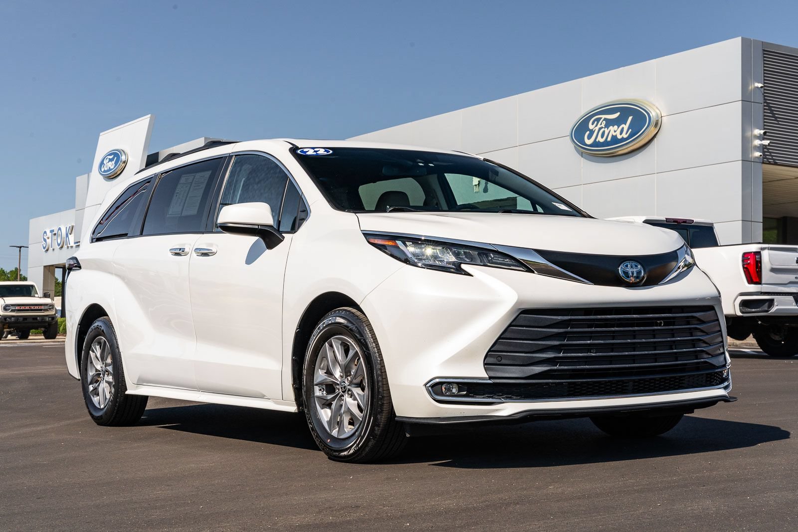 Used 2022 Toyota Sienna XLE