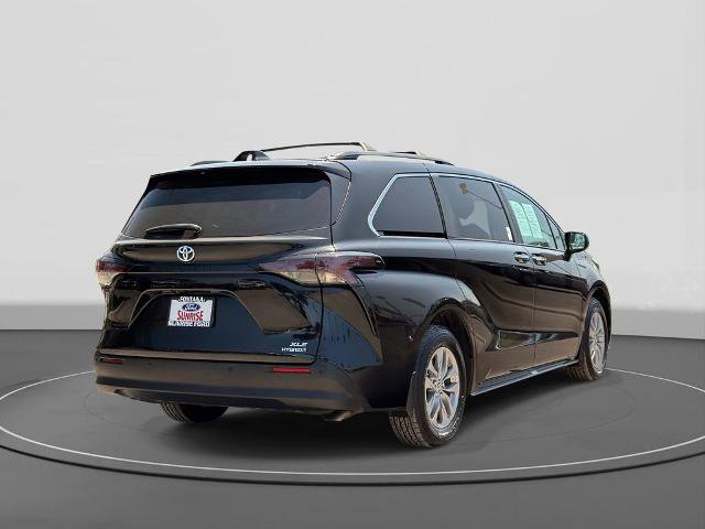 Used 2024 Toyota Sienna XLE w/ XLE Plus Package FWD image 5