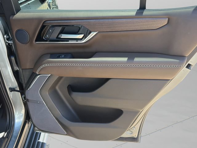 Used 2025 GMC Yukon Denali Ultimate AWD/4WD image 13