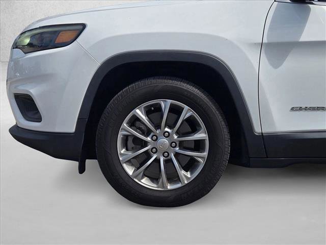 Used 2020 Jeep Cherokee Latitude Plus w/ Cold Weather Group FWD image 17