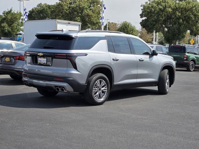 Used 2024 Chevrolet Traverse LT FWD image 4