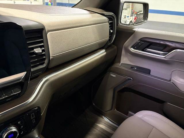 Used 2024 GMC Sierra 1500 SLT w/ SLT Convenience Package AWD/4WD image 18