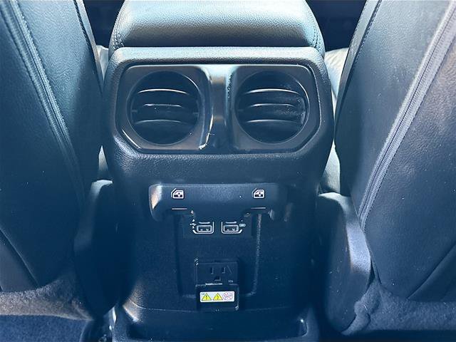 Used 2018 Jeep Wrangler Unlimited Sahara w/ Safety Group AWD/4WD image 17