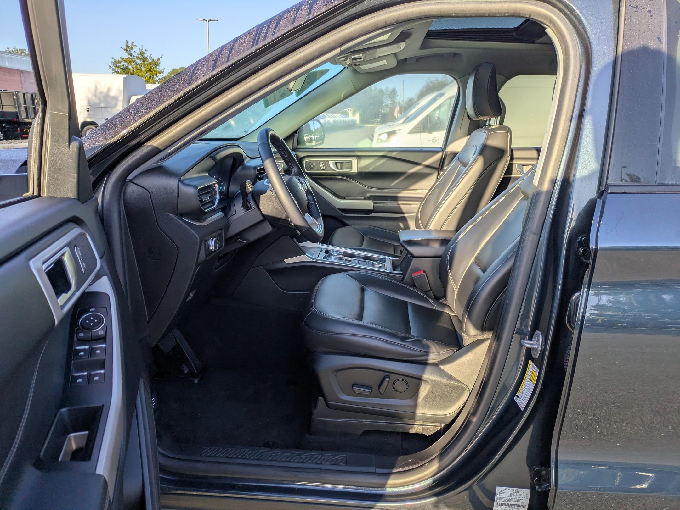 Certified 2022 Ford Explorer XLT w/ Equipment Group 202A image 12