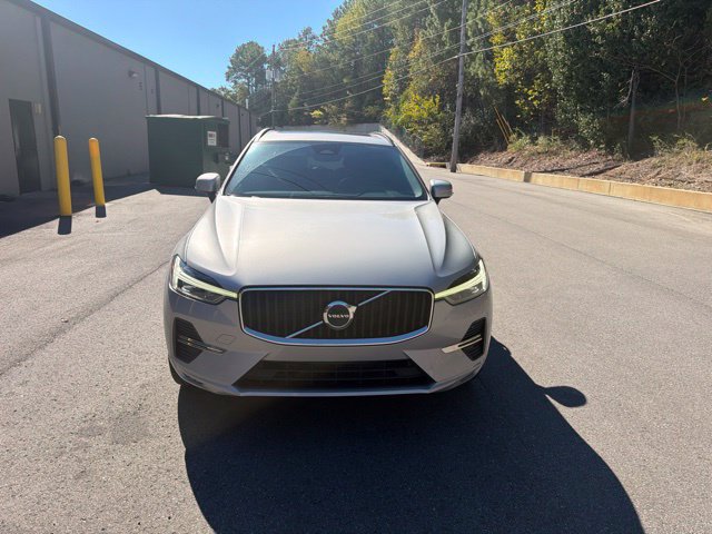 Used 2022 Volvo XC60 B5 Momentum w/ Protection Package Premier FWD image 2