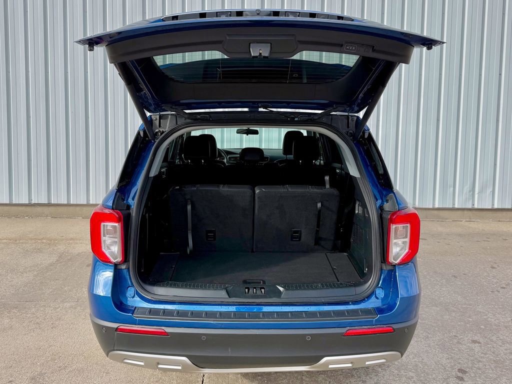 Certified 2023 Ford Explorer XLT w/ Equipment Group 202A image 17