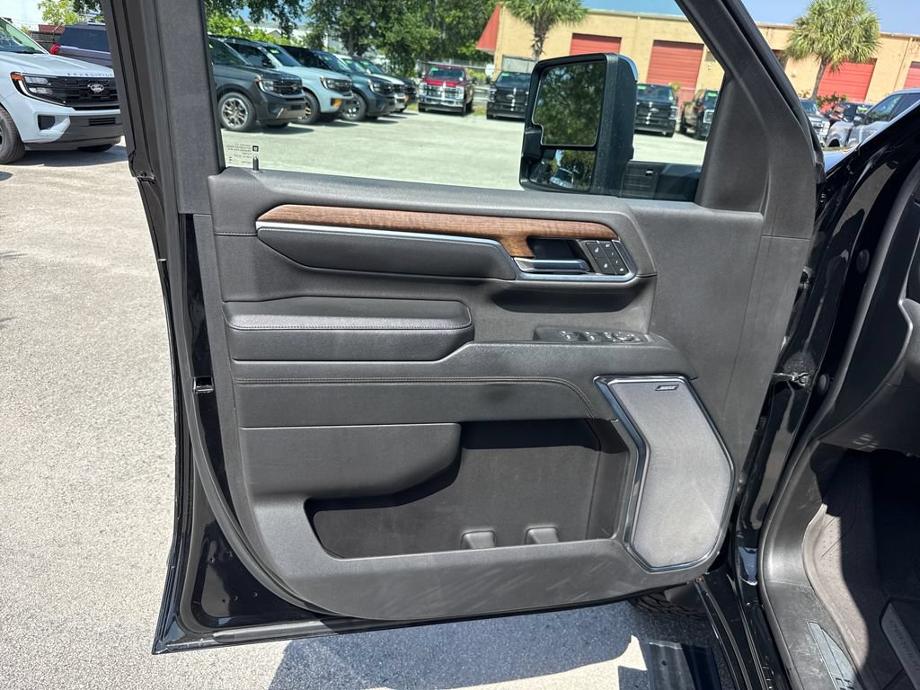 Used 2024 Chevrolet Silverado 2500 High Country w/ Technology Package AWD/4WD image 15