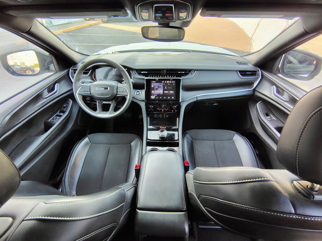 Used 2023 Jeep Grand Cherokee Altitude AWD/4WD image 2