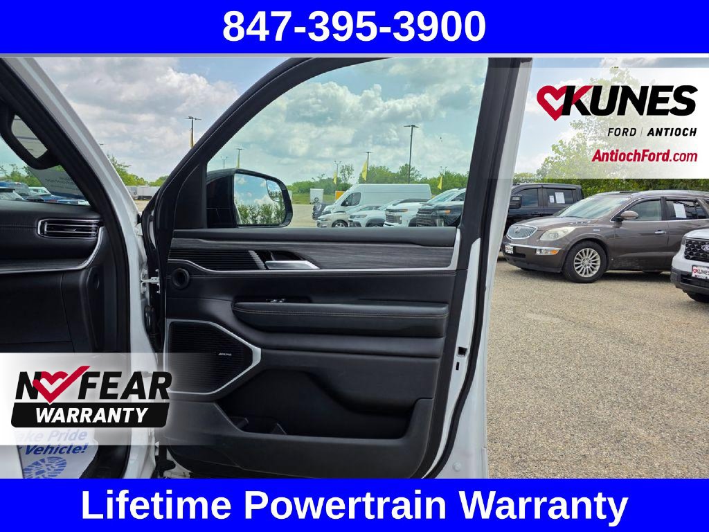 Used 2024 Jeep Wagoneer L Series II w/ Flexible Seating Group AWD/4WD image 37