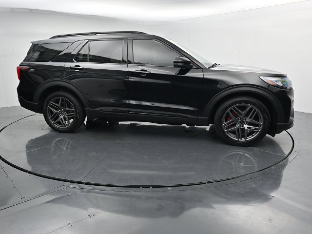 Certified 2025 Ford Explorer ST AWD/4WD image 11