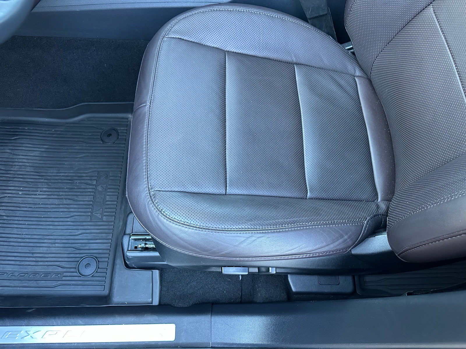 Certified 2025 Ford Explorer Platinum w/ LUX Leather Package AWD/4WD image 23