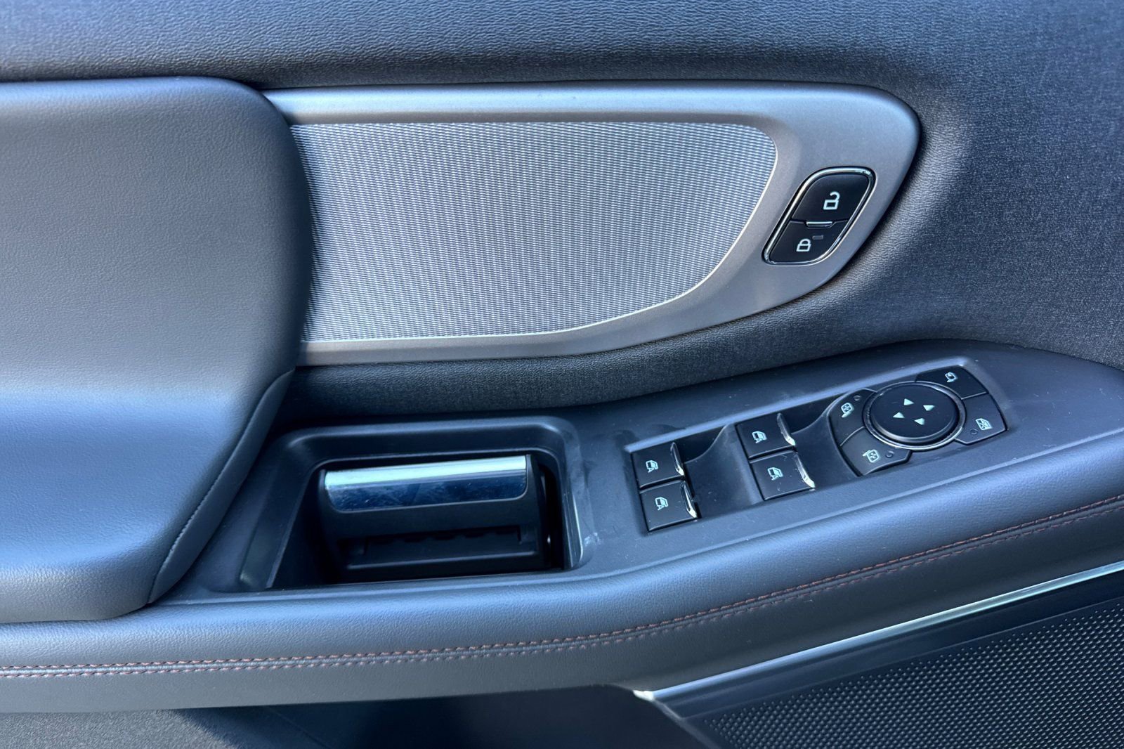 Certified 2025 Ford Expedition Active image 12