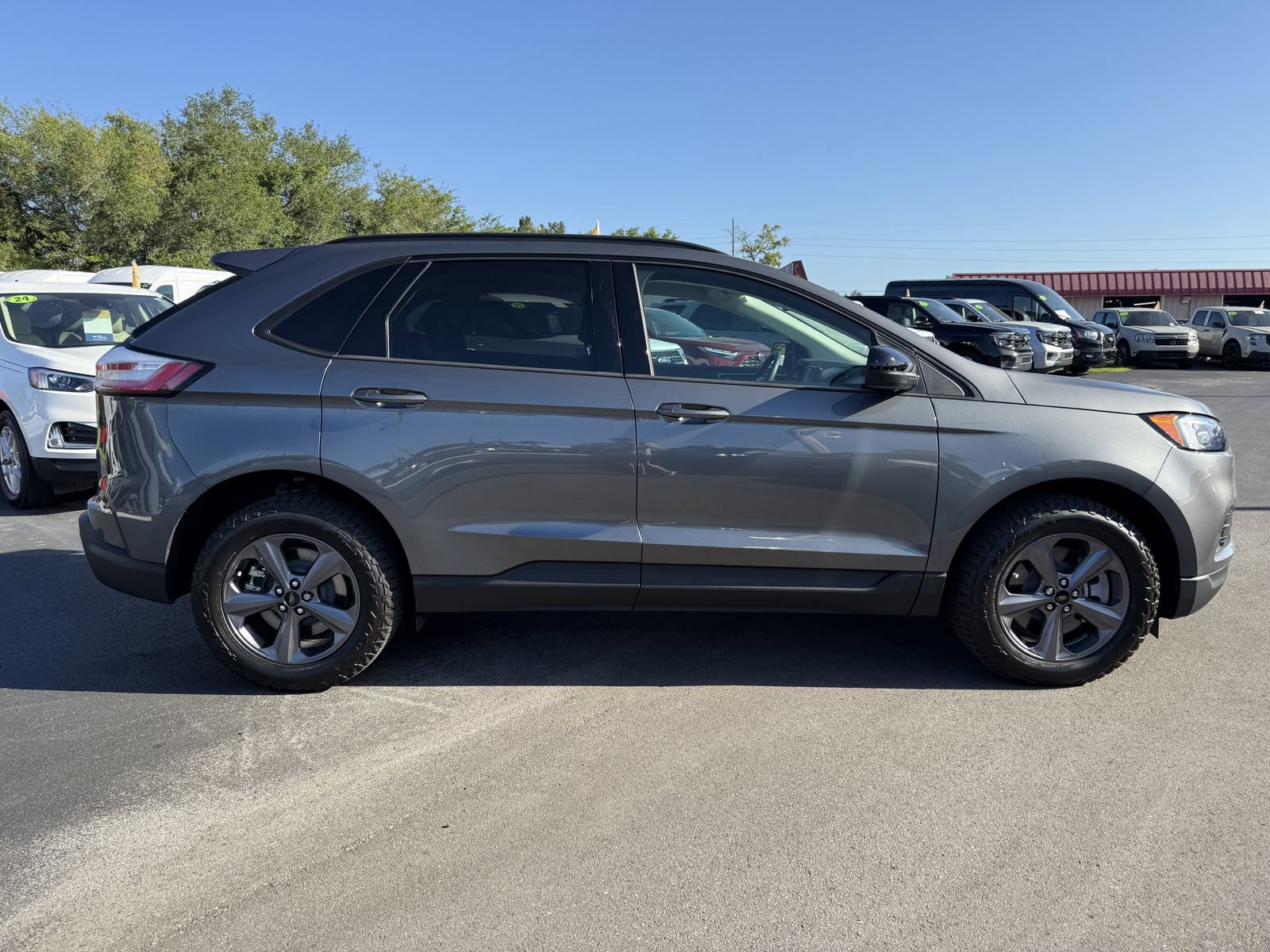 Certified 2024 Ford Edge SEL w/ Sport Appearance Package image 3