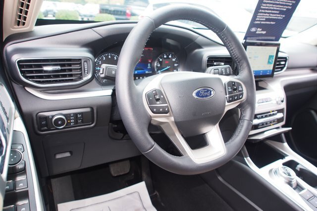 Certified 2024 Ford Explorer XLT w/ Equipment Group 202A AWD/4WD image 16