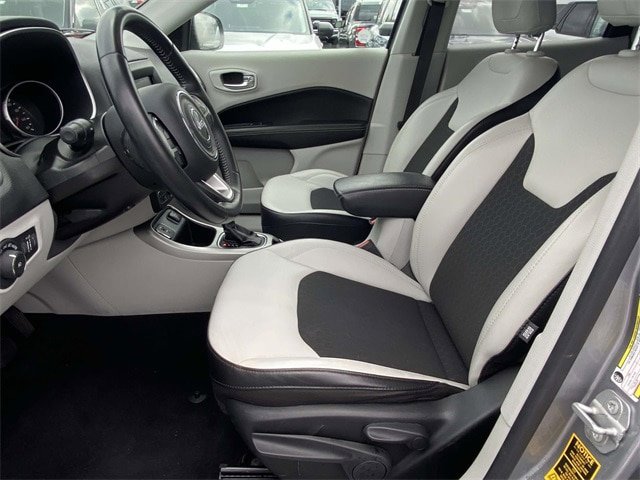 Used 2019 Jeep Compass Latitude FWD image 13