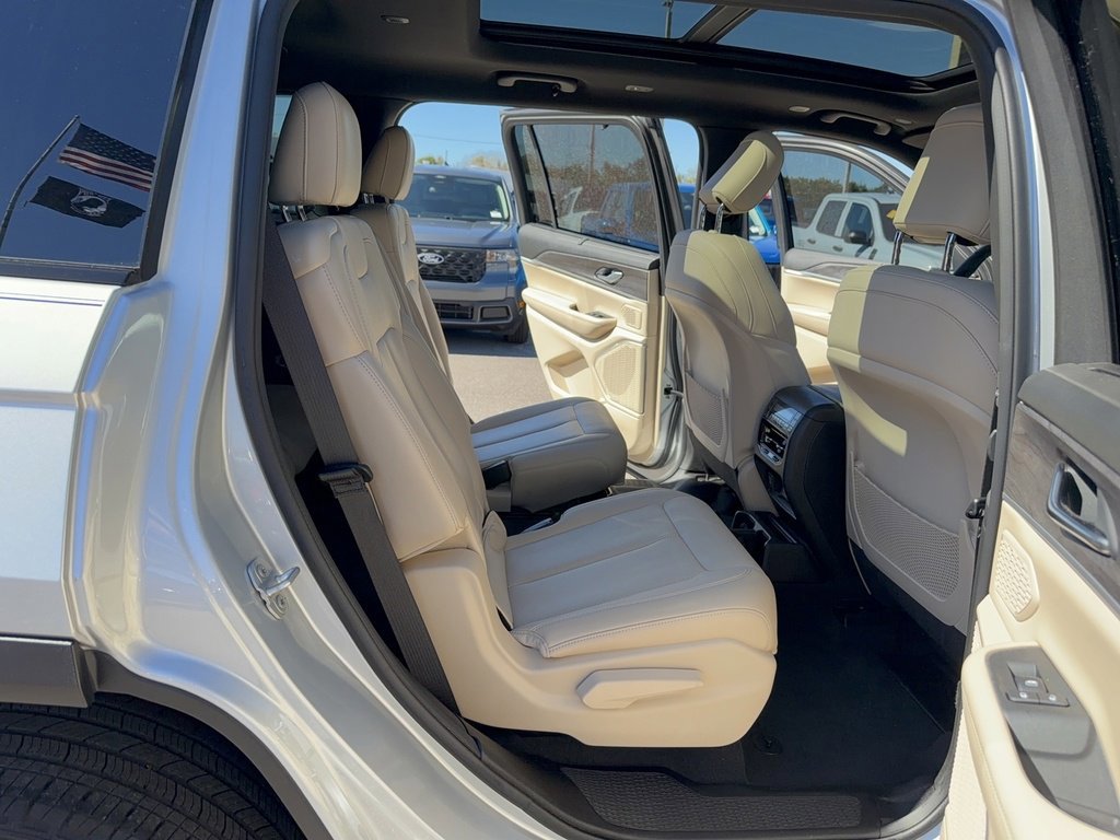 Used 2023 Jeep Grand Cherokee L Limited w/ Luxury Tech Group II image 16