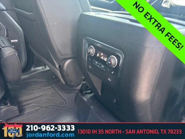 Used 2022 Chevrolet Suburban LT w/ Luxury Package RWD image 14