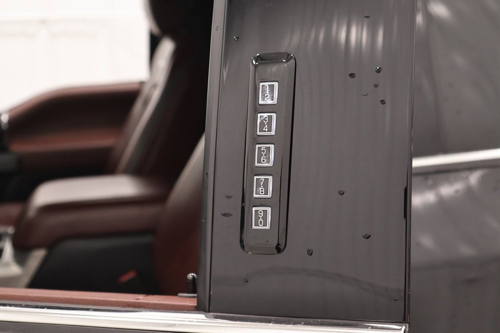 Certified 2022 Ford F450 Platinum w/ FX4 Off-Road Package image 41