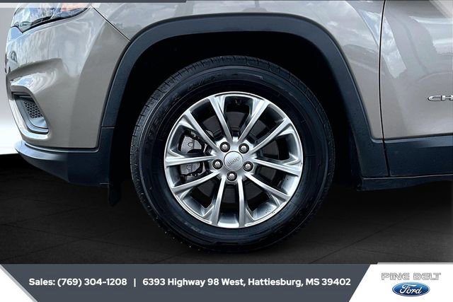 Used 2021 Jeep Cherokee Latitude Plus w/ Mopar Interior Package image 10