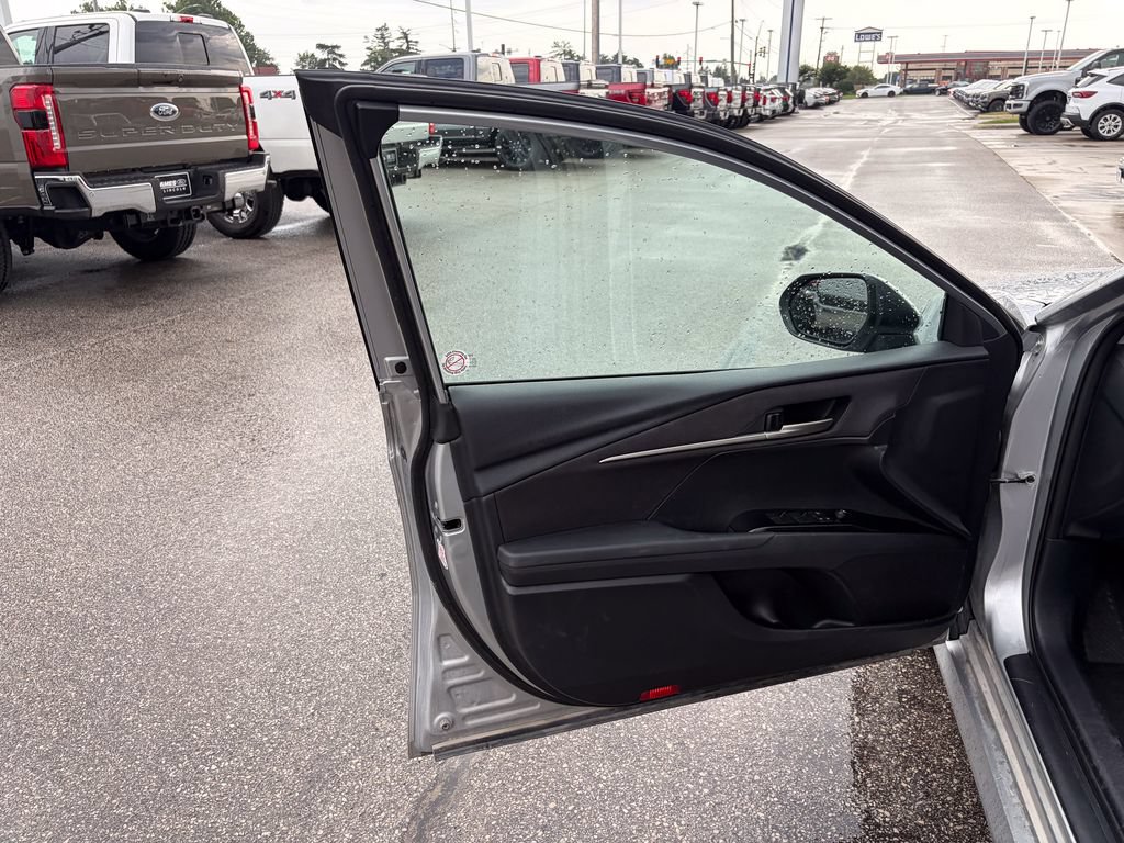 Used 2025 Toyota Camry LE FWD image 12