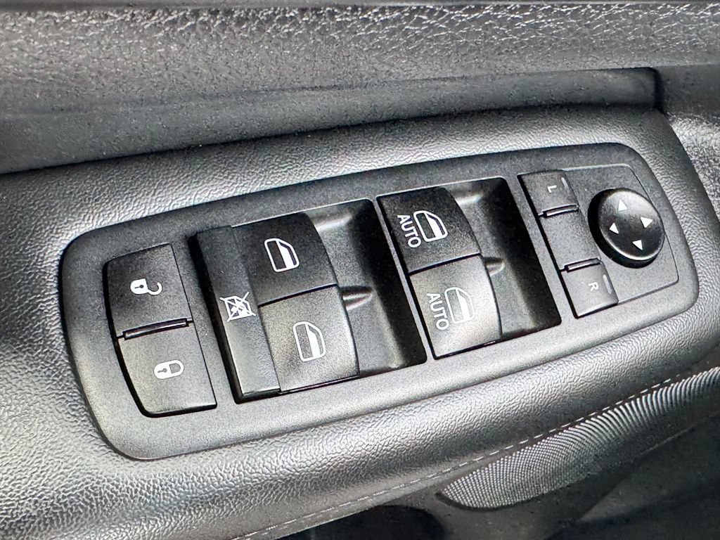 Used 2020 Jeep Grand Cherokee Altitude AWD/4WD image 27