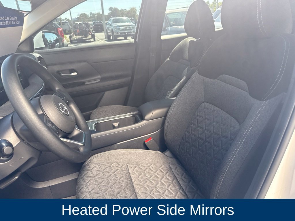 Used 2025 Nissan Kicks SV w/ SV Premium Package FWD image 12