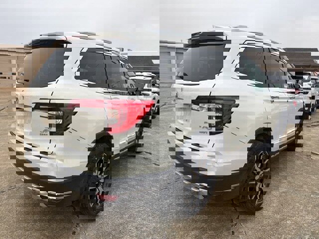 Used 2019 Honda Pilot Elite image 2