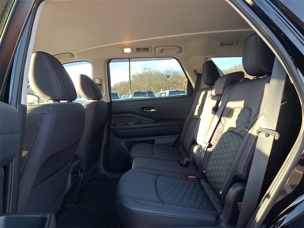 Used 2022 Nissan Pathfinder S image 11