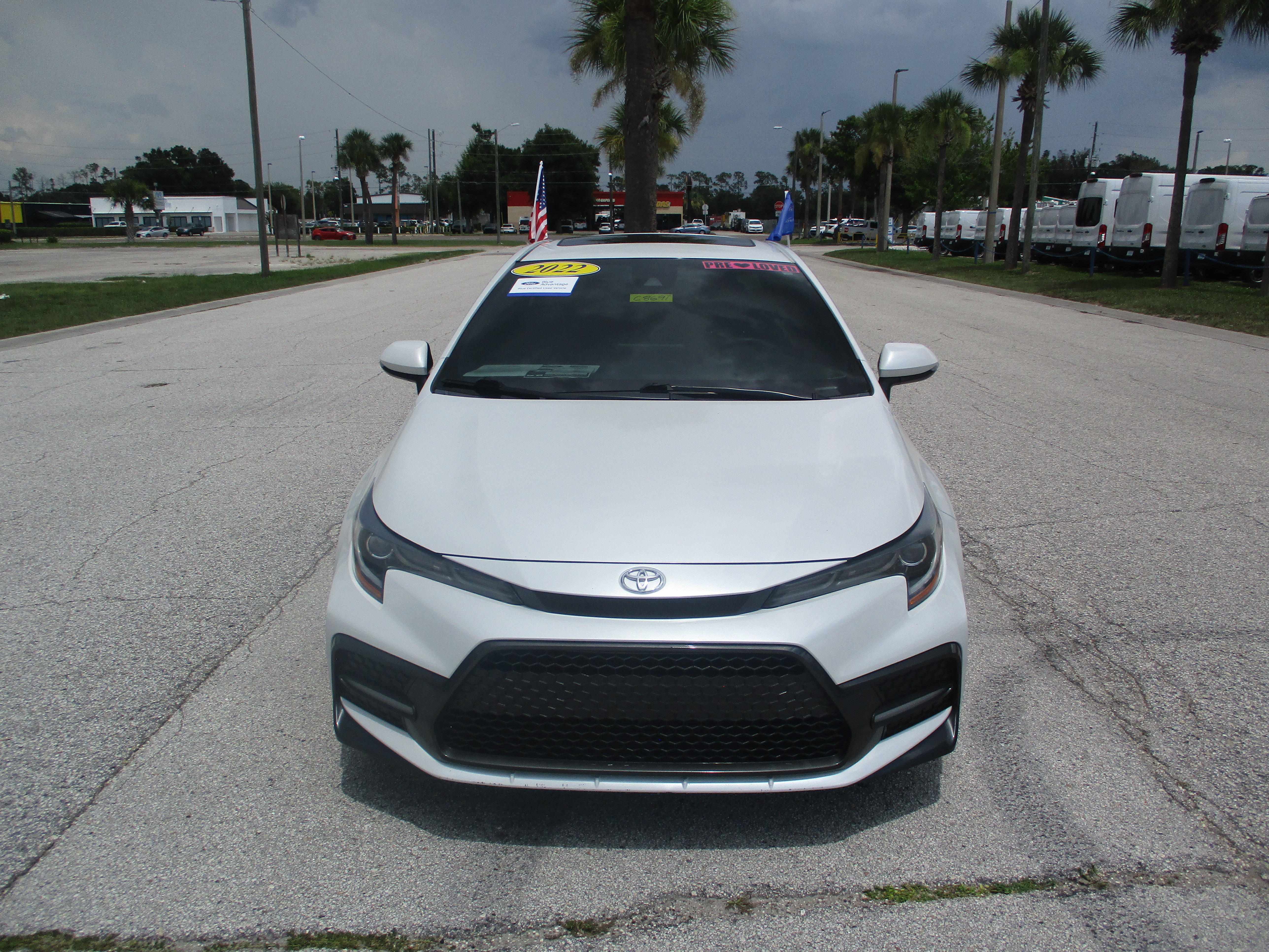 Used 2022 Toyota Corolla SE w/ SE Premium Package FWD image 2