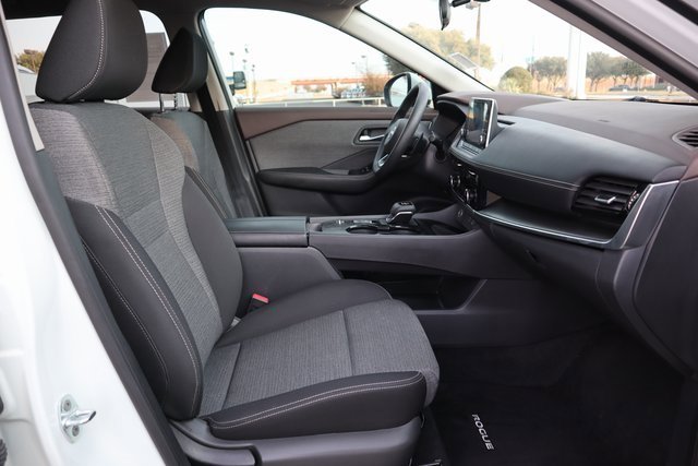 Used 2023 Nissan Rogue SV image 18