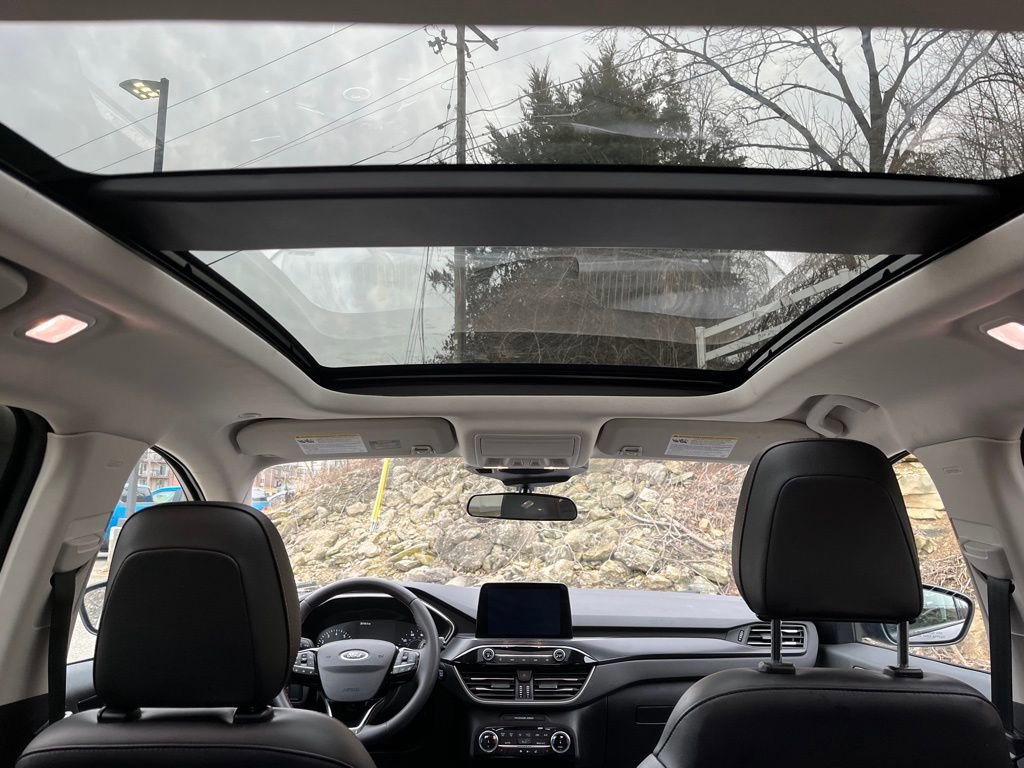 Certified 2022 Ford Escape SEL w/ SEL Stealth AWD Package image 10